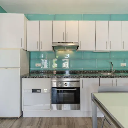 Charming 1-bedroom With Ocean Views In *