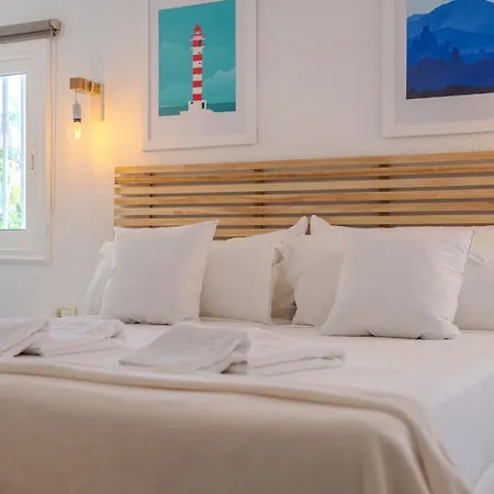 Charming 1-bedroom With Ocean Views In Appartamento