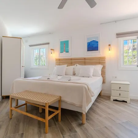 Charming 1-bedroom With Ocean Views In Appartamento