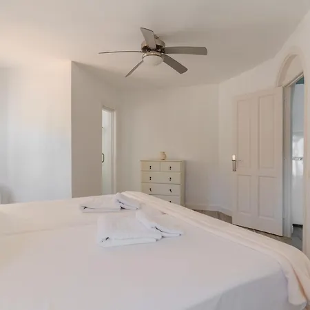 Appartamento Charming 1-bedroom With Ocean Views In *