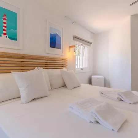 Charming 1-bedroom With Ocean Views In アデヘ