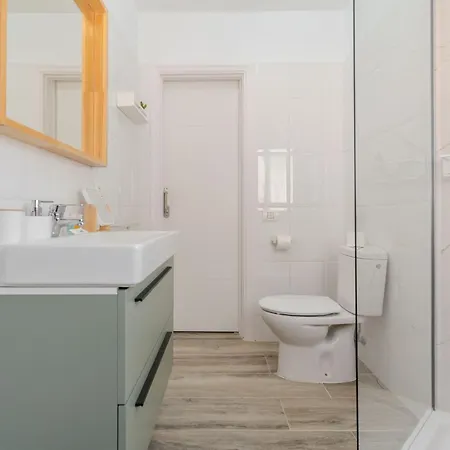 Appartamento Charming 1-bedroom With Ocean Views In